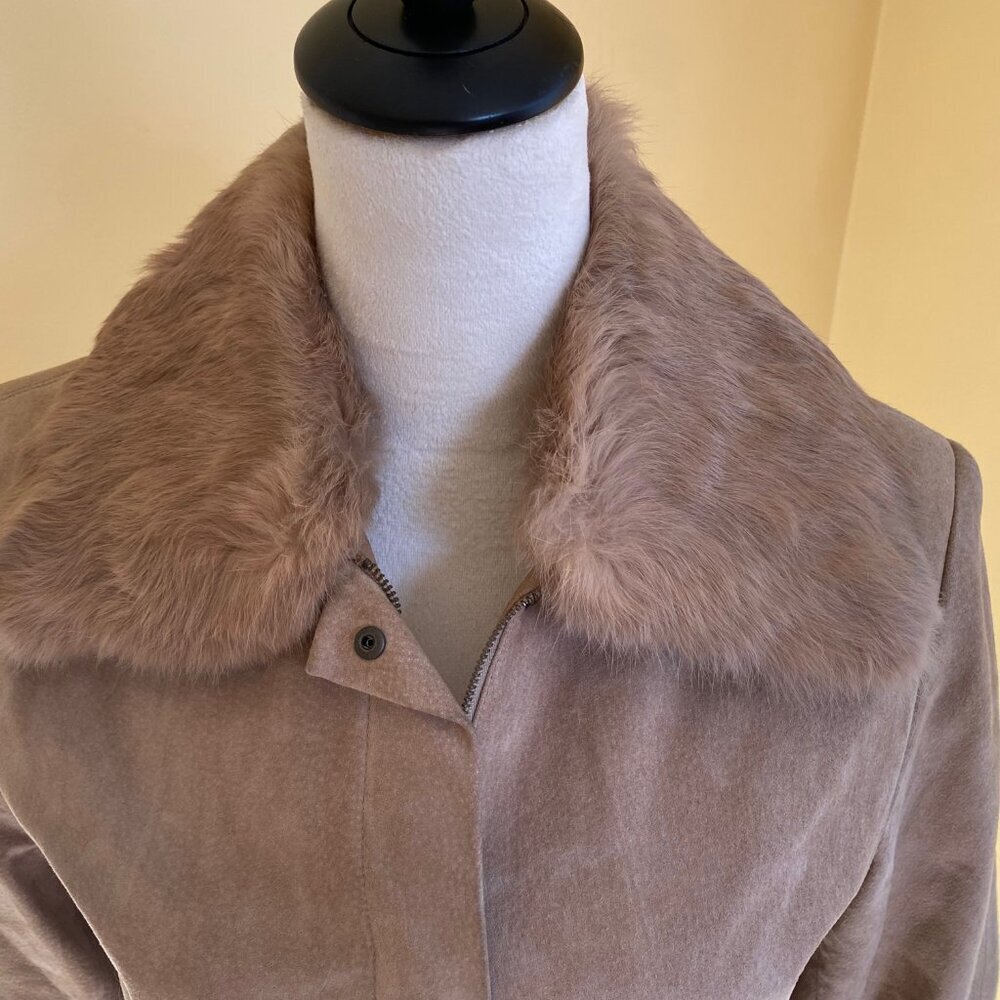 CONTEXT, Gorgeous belted suede jacket, fur collar, cutout details, sz 8. - Picture 3 of 8
